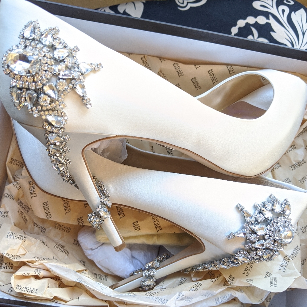 Bradley MischkaPeeptoe Pump